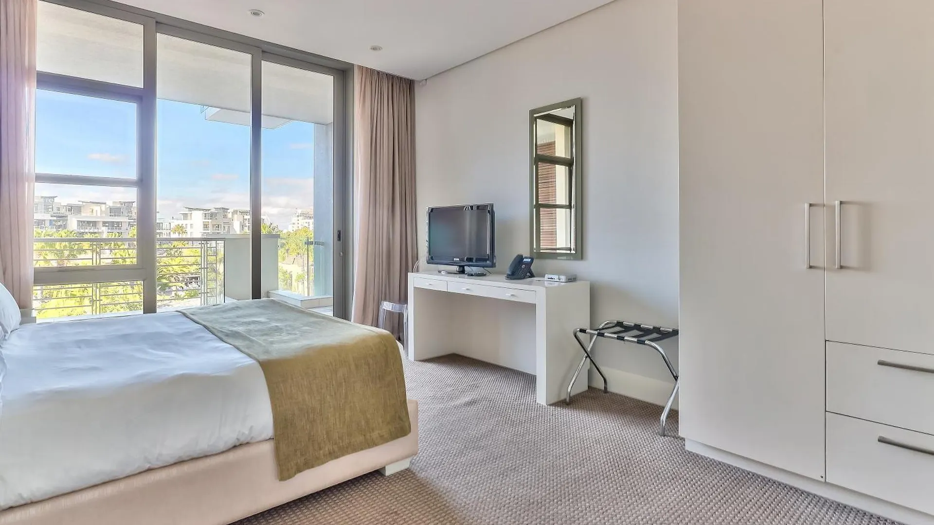 Lawhill Luxury Apartments - V & A Waterfront Cape Town 0*,